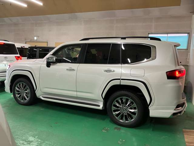 トヨタ ランドクルーザー300 3.5 ZX 4WD の中古車詳細 (4km, ホワイト