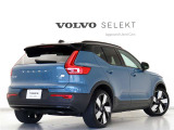 北欧の革新性が生み出したコンパクト・シティSUV。ボルボXC40に、新たにラインナップされたピュアEVモデルです。ボルボのピュアE Vを象徴するフレームレスグリルプレートをはじめエクステリアを刷新。