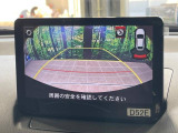 【バックカメラ】駐車時に後方がリアルタイム映像で確認できます。大型商業施設や立体駐車場での駐車時や、夜間のバック時に大活躍!運転スキルに関わらず、今や必須となった装備のひとつです!