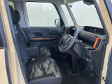 たとえばダイハツのお店にある、たくさんのスマアシ搭載車は、正常に作動する事をしっかり確認します。
