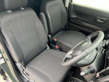 運転席はくつろぎのプライベート空間! 車内をクリーニングしてお待ちしております!