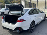 BMWを熟知したメカニックによる、360度の納車前点検。ドイツ本国と同様の教育・訓練を受けたメカニックが徹底的に点検、整備した後にお客様にお引渡しします。