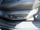 運転席は10Wayパワーシートが装備されており、運転者に合わせて、細かくシートポジションの調整が可能です。