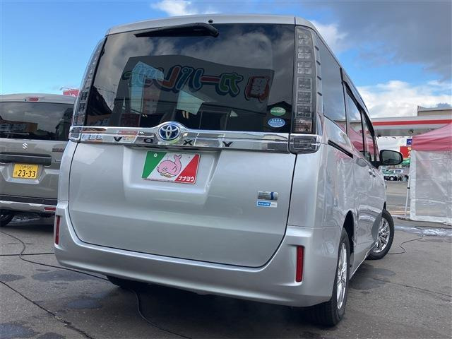 トヨタ ヴォクシー 1.8 ハイブリッド V の中古車詳細 (108,000km