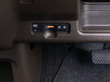 自社整備工場で点検整備をおこなってからお渡ししています。車検が残っている場合は『12ヶ月点検整備』を、車検整備付きの場合は『車検整備』をおこないます。整備費用は車両本体価格に含まれています。