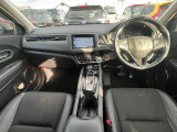 当社の中古車は、フロアマット付きで販売しておりません。中古車という特性上匂いや見栄えなどの状態が左右される為です。純正、社外の新品マットをご検討いただけます。予め得ご了承下さい。
