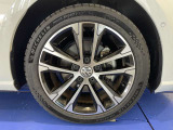 純正17インチアルミ!タイヤサイズは225/45R17です