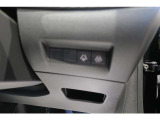 納車前は専門メカニックが専用故障診断器を使用し2年定期点検相当の67項目、独自点検(エンジンルーム・足回り・計器類・内装の損傷等)の50項目、計117項目の点検整備実施の上お客様へご納車致します。