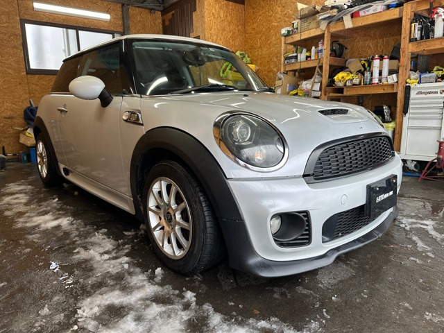 中古車 BMW MINI ミニ 50 カムデン クーパーS JCWチューニングKIT の中古車詳細 (98,000km, ホワイトパール, 北海道,  60万円) | 中古車情報・中古車検索なら【車選びドットコム（車選び.com）】