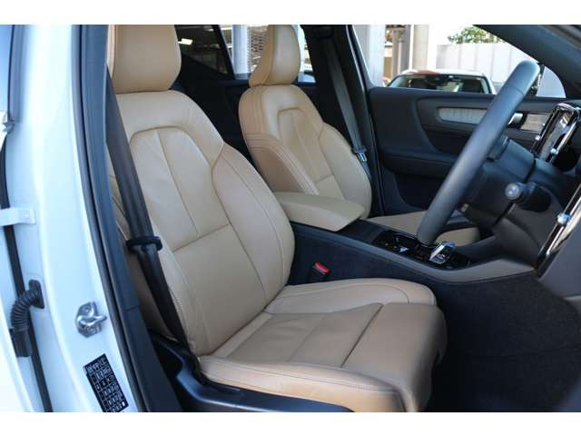 中古車 ボルボ XC40 B4 AWD インスクリプション 4WD の中古車詳細 