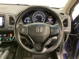ハンドルにHondaセンシング系のクルーズコントロールやレーンキープアシストなどのスイッチと、オーディオの操作スイッチが装備されています。ハンドルから手を離さず安全に操作できます。
