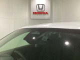 Honda SENSING装着車です。衝突を予測してブレーキをかけたり、前のクルマにちょうどいい距離で走行できる多彩な安心・快適機能を搭載した先進の安全運転支援システムがドライバーをサポートします。