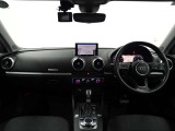 室内の使用感も少なく、まだまだこれから安心して長くお乗りいただけるお車です。