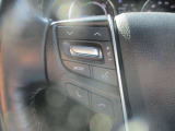 ステアリングリモコン付き。運転中のオーディオ操作が可能なので視線をナビに移したり、ハンドルから手を離さないので危険がなくなり安全です!