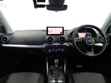 室内の使用感も少なく、まだまだこれから安心して長くお乗りいただけるお車です。