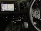 ホンダ純正メモリーナビ搭載なので、遠方へのドライブもお任せ下さい!ステアリング左手側にオーディオ関連のコントロールスイッチを配置しています。操作時は視線を逸らすことなく運転に集中できます