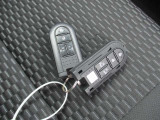 キーフリーなので、カギの持ち運びも楽々♪♪大きい荷物も持っていても開け閉め楽々です!!