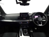 室内の使用感も少なく、まだまだこれから安心して長くお乗りいただけるお車です。