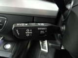 前方車両を感知して一定の車間距離を保ちながら追従走行するアダプティブクルーズCが装備されております。ロングドライブにはぜひ欲しい機能です。