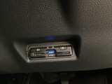 ハンドルの右下にETCがついています。高速道路の料金所の通過も楽々です!。 カードの取り出しもしやすい場所についています。