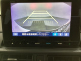 バックでの車庫入れも安心です! リアカメラが付いているバックモニター付のナビを装備しております。操作線もついており距離感も画面から確認できます。
