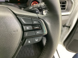 ハンドルにHondaセンシング系のクルーズコントロールやレーンキープアシストなどのスイッチが装備されています。ハンドルから手を離さず安全に操作できます。
