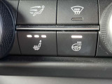 シートだけでなくステアリングにもヒーター内臓。これがあると冬場の快適さが格段に違います。