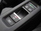 電子パーキング&ブレーキホールド機能も装備されており、より一層の安全運転をサポートいたします♪