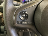 ステアリングスイッチがついていますので、オーディオのチャンネル変更、ボリューム、ジャンル変更が操作可能です。ハンドルから手を離さず安全に操作できます。