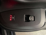 後部座席にもシートヒーターがございます。
