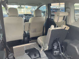 車内空間・ベージュで統一されていますので明るい印象です♪
