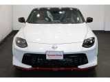 【NISMO】フロントグリル、フロントとリヤバンパー、フェンダーモール、サイドシルプロテクター、リヤスポイラー、そしてリヤLEDフォグランプをNISMO専用パーツとして開発。