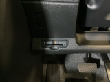 ハンドルの左下にETCがついています。高速道路の料金所の通過も楽々です。 カードの取り出しもしやすい場所についています。