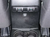 専用ドリンクホルダー、アームレスト等の純正品、Aftermarket品取付も可能です!飲み物の置き場に困っている方はお気軽にお尋ねください!!