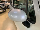 デザイン性だけでなく、ドライバーの巻き込み防止など安全運転をサポート致します!周囲からの視認性にも優れていて安心です!