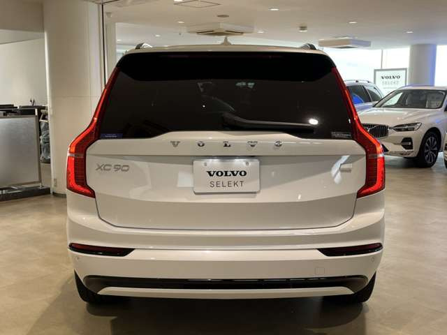 中古車 ボルボ XC90 リチャージ PHEV T8 AWD アルティメット 4WD