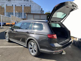 バックドアが大きく開きますので、荷物の積み下ろしもしやすいです。