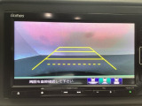 バックでの車庫入れも安心です! リアカメラが付いているバックモニター付のナビを装備しております。操作線もついており距離感も画面から確認できます。