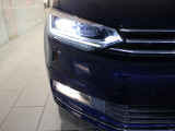 LEDヘッドライト搭載です。明るく遠くまで照らせるLEDライトは、夜間走行でドライバーの負担を軽減し、いち早い危険を察知できる為、安全走行に役立ちます。