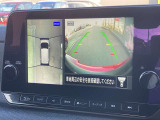 自車を真上から見下ろすように映し出すので周囲の状況が分かるアラウンドビューモニター搭載。フロントカメラとしても使用できます。車庫入れなど苦手な人の頼りになる助っ人です。