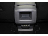 シンプルかつ機能的なPeoples Carを表現するインテリア。適度なタイト感と、圧迫感を感じない横方向への広がりを高いレベルで実現します。