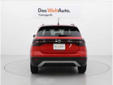 車の後ろ姿は、後方車から長い時間見られる為、とても重要な部分です。テールランプは、視認性に優れるデザインを使用し、減速や停止を後続のドライバーに知らせます。