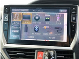 お車選びをお楽しみ頂けるよう、在庫車の展示スペースを十分に確保しております。