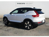 VOLVOの安全機能は前方だけではなく後方も監視しています