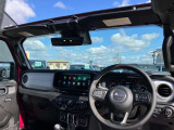 使いやすいスイッチ類「どこにでも行ける。何でもできる。」Jeepに息づく自由の精神はその素晴らしい性能で、Jeepだから辿り着ける未知なる世界へ誘い心と身体を開放します。
