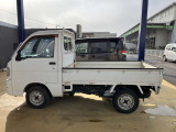 Lpa(エルパ)西側駐車場より直進50m!広い展示場で、ごゆっくりと車両をお選び下さい!お買い物のついでにお気軽にお立ち寄りください♪ドゥーカーズK無料TEL0078-6003-283309 LINE:https://lin.ee/d9KIuRC