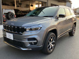 強靭なオフロード性能と研ぎ澄まさられたラグジュアリーの融合を目指したJeepフラッグシップモデル。インテリアも高いクオリティで高級感も併せ持つプレミアSUV。