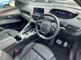 フランス車ならではのオシャレな内装がオススメです!