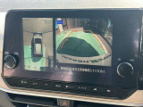 アラウンドモニター、上空から見下ろしているかのような映像をディスプレイに映し出し、スムースな駐車をサポートします。さらに、人や自転車など周囲に動くものがいる場合には、表示とブザーで注意を促します。
