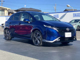 フロントカメラが車両や歩行者を検知し、回避操作を促し減速できない場合は緊急ブレーキが作動するエマージェンシーブレーキ